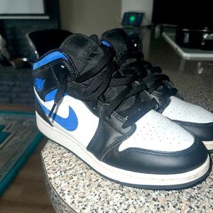 Gently worn aj1 in blue 7Y